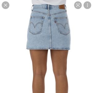 Levi’s light denim skirt sz. 30